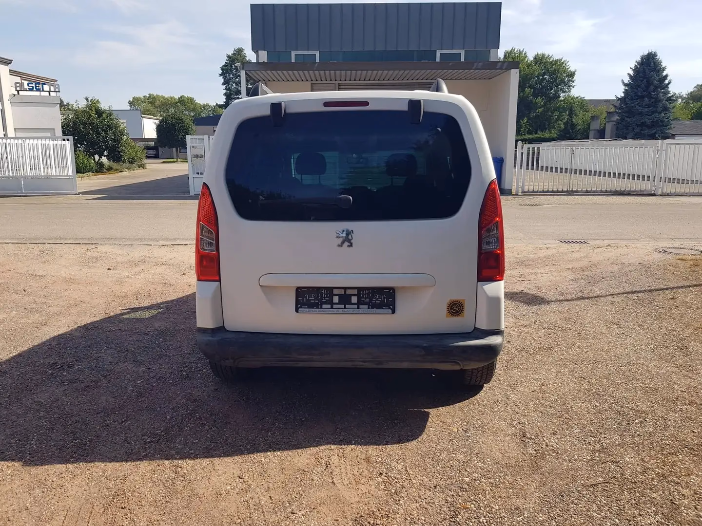 Peugeot Partner Family in Weiß Banquise, Heckansicht